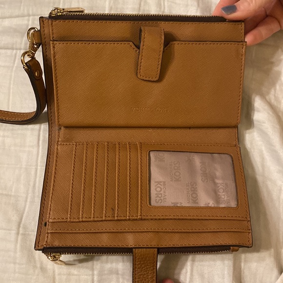 Michael Kors Adele leather smart phone wallet - Picture 3 of 3